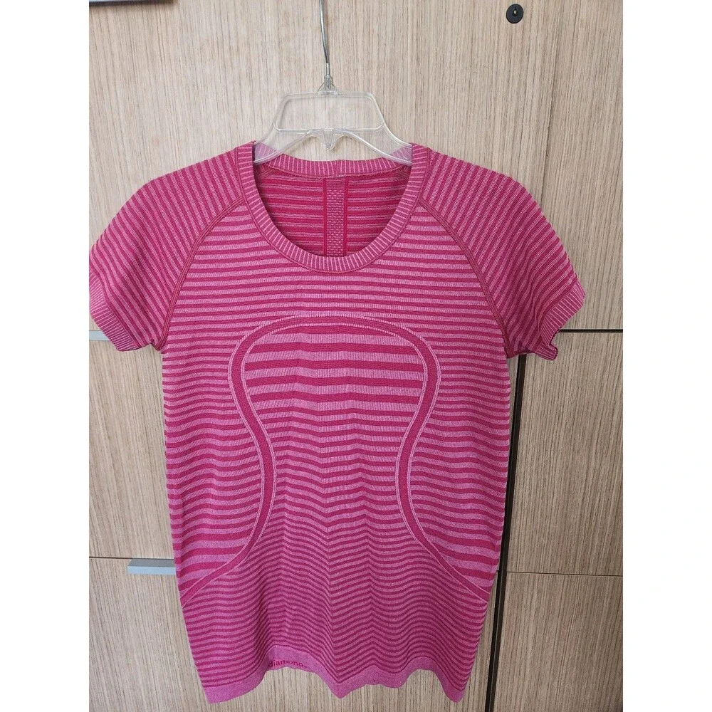 Lululemon Swiftly Tech Shortsleeve Crew Shirt in Heathered Berry Rumble Stripe M